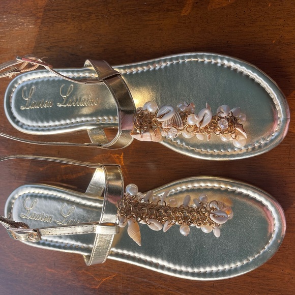 NEW Gold Sandals embellished with shells - Picture 3 of 8